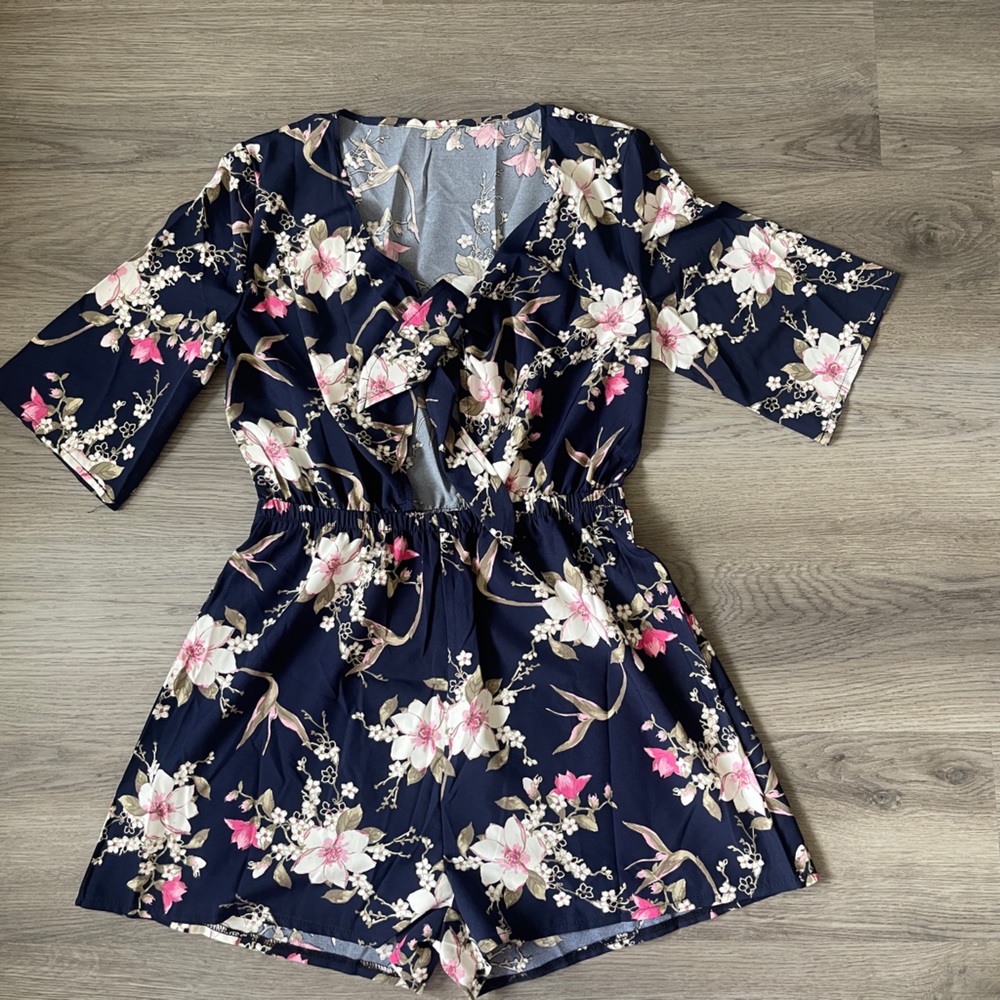 SHEIN brand new floral romper dress/shorts. Size Medium